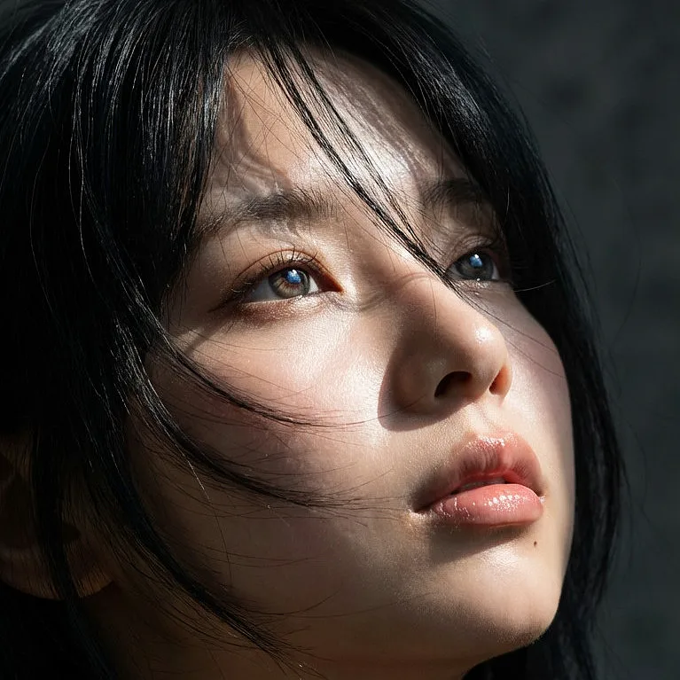 女生写真 · 极致清晰地展现面部特征