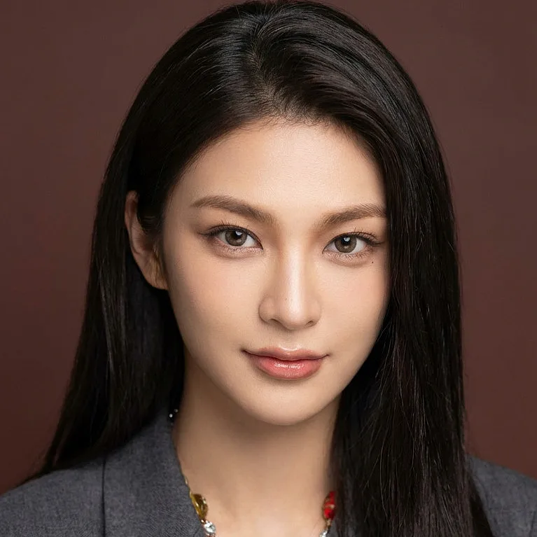 单人半身肖像、证件照 · 自拍变专业西装头像